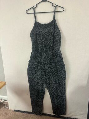 Old Navy Women’s Large Gray Black Leopard Animal Print Jumpsuit Sleeveless Pants